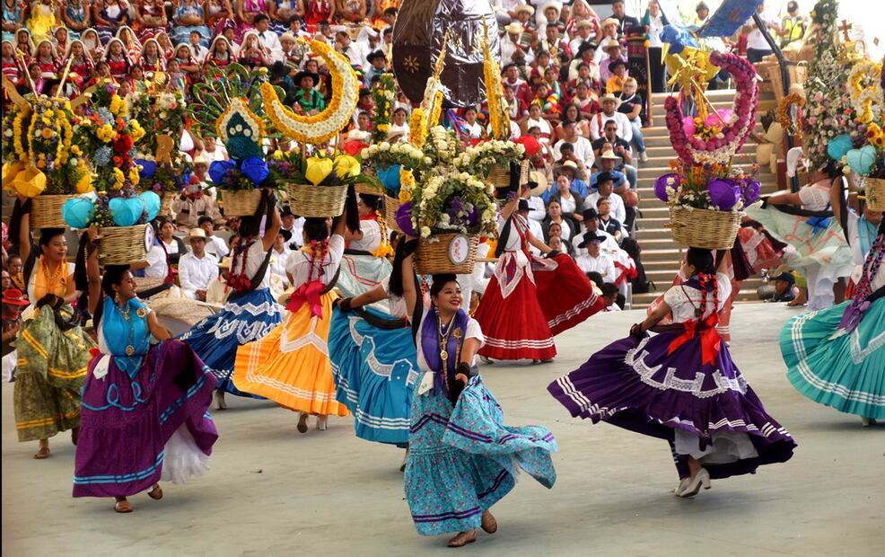 Danzantes bailan durante el inicio de las celebraciones de la Guelaguetza en Oaxaca, el lunes 21 de julio de 2025. Foto: Edwin Hernández/EL UNIVERSAL