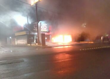 Incendian autos, farmacias y tiendas Oxxo en municipios de Guanajuato