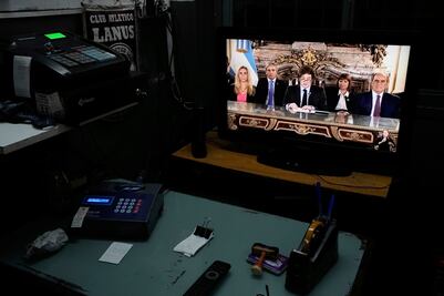 Milei celebra eliminación de restricciones cambiarias; las describe como una "aberración"