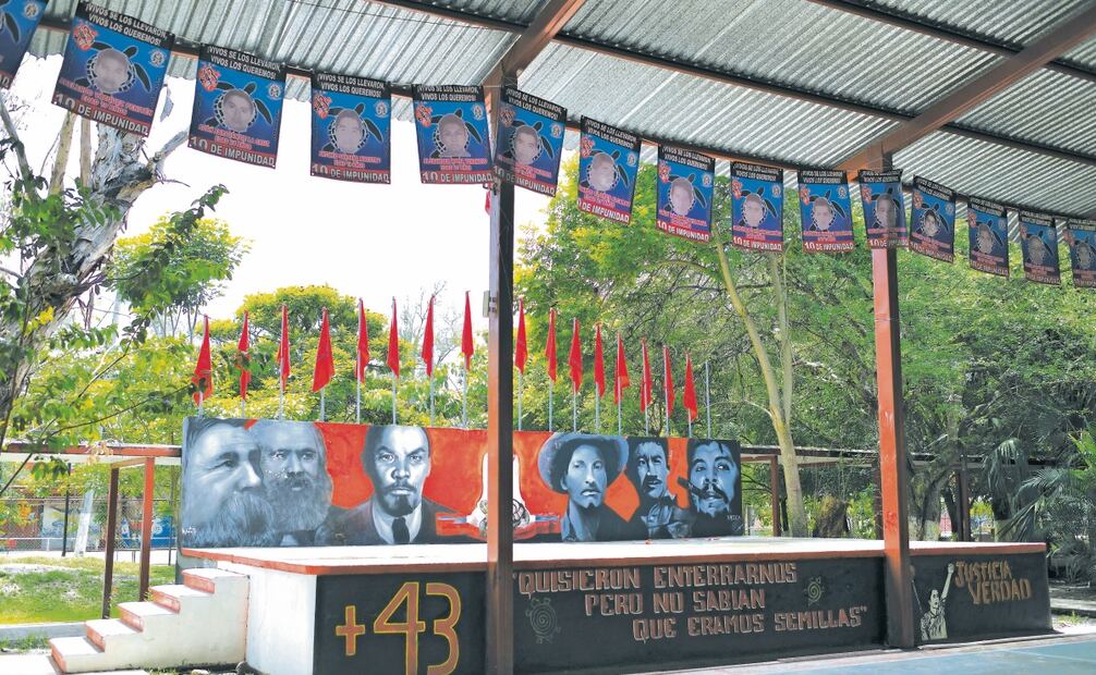 La normal mantiene su lema de forjar estudiantes combativos, resilientes a la violencia de la que han sido víctimas. Foto: Salvador Cisneros Silva | El Universal