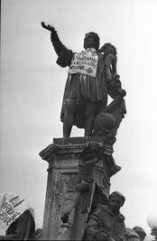 El día que quisieron derrocar la estatua de Cristóbal Colón