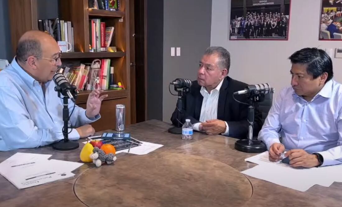 Rubén Moreira, coordinador del PRI en la Cámara de Diputados, en su programa "Con peras, manzanas y naranjas"/ Captura de pantalla