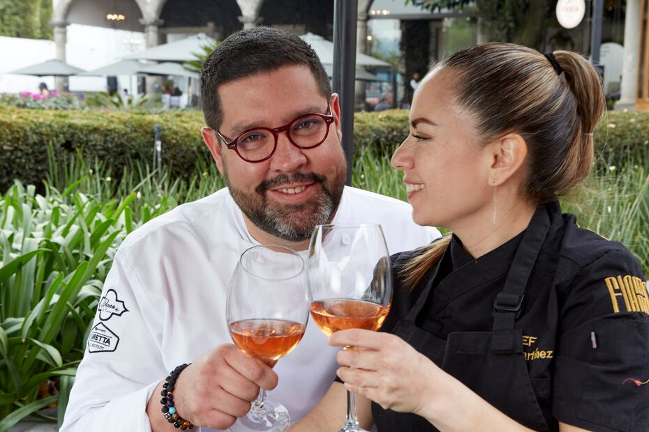 Chef Nasheli Martínez y Abel Hernández celebrando al amor con recetas de Fabia Cocina de Campo.