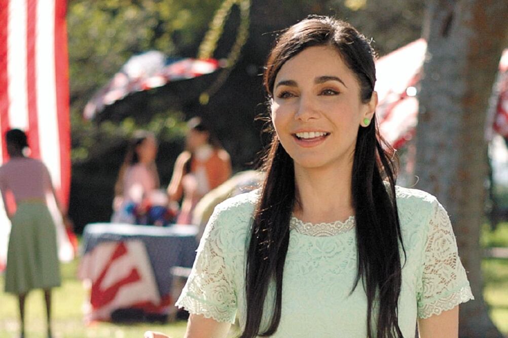 En la cinta Marisol (Higareda) es una mujer embarazada que es emboscada por guardianes de la frontera. Foto: Blumhouse Televisión 