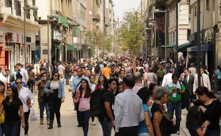 Alumnas del IPN buscan iluminar corredor Madero con pisadas de peatones