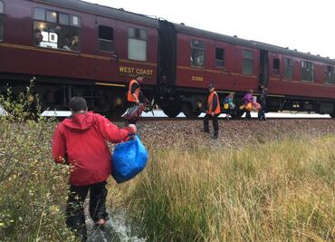 Expreso de Hogwarts rescata a una familia en Escocia