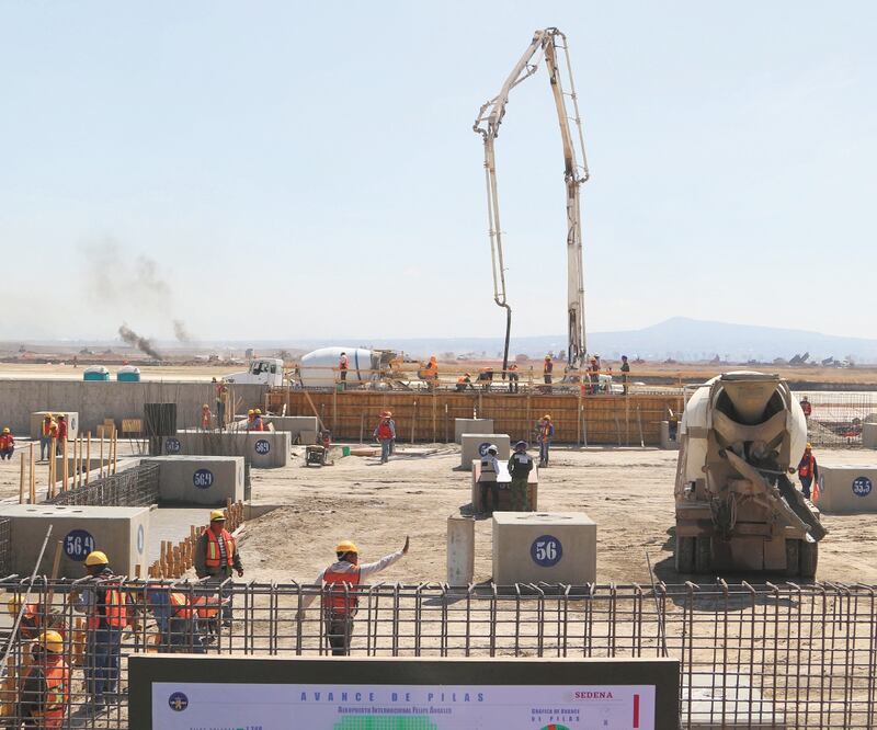 Las compañías involucradas en la construcción del aeropuerto Felipe Ángeles, entre otras obras, seguirán con sus actividades para cumplir con los compromisos a corto plazo. FOTOS: ARCHIVO EL UNIVERSAL