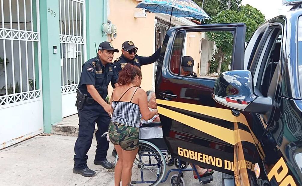 La anciana pidió a los agentes policiacos que la llevaran a Oxolón (29/07/2025). Foto: Especial