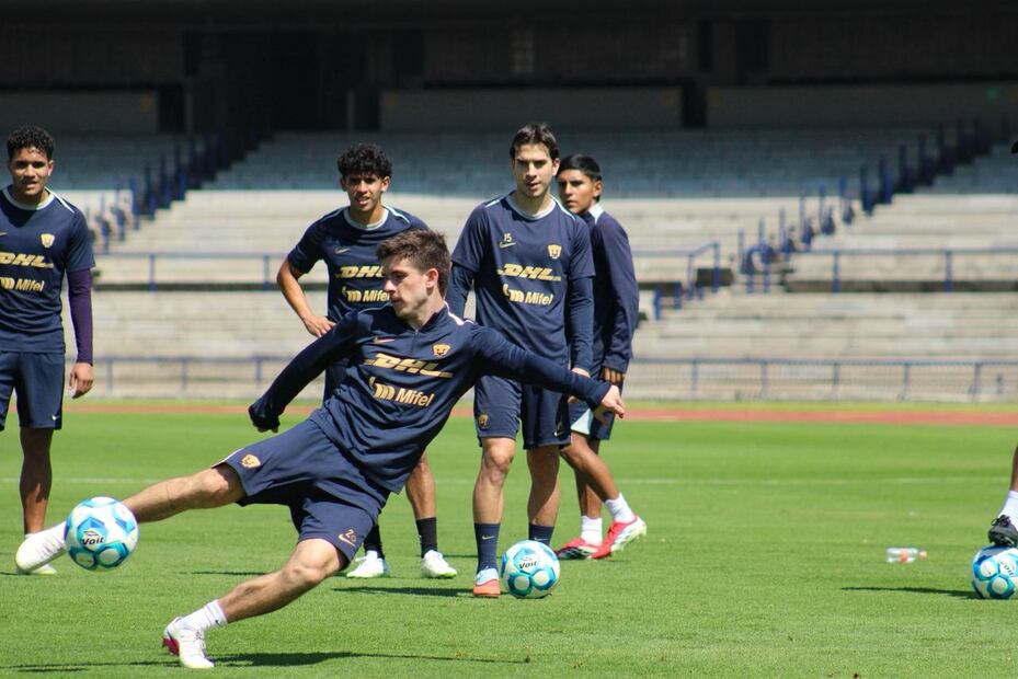 Pumas durante un entrenamiento en el Estadio Olímpico Universitario - Foto: Maritza Villagómez/EL GRÁFICO