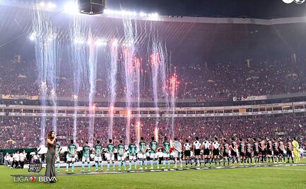 Paty Cantú sustituye a Alejandro Fernández al cantar himno en final