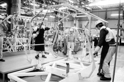 Economía mexicana ligó tres meses al alza en febrero