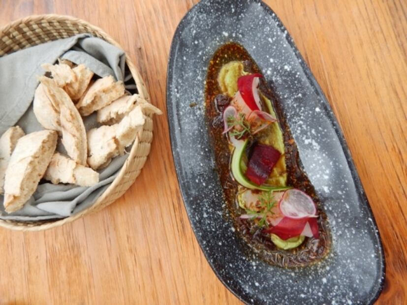 Conoce a Víctor Tafoya, el chef que cocina en el desierto mar de El Pescadero, en Baja California Sur