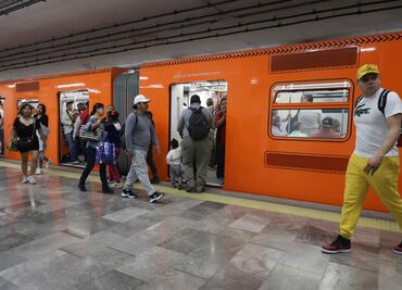 Dos personas caen a vías de Líneas 2 y 7 del Metro; tras suspender servicio, se reanuda circulación de trenes