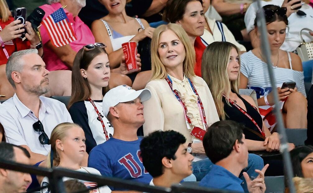 Nicole Kidman apoyó junto a su familia a la gimnasta Simone Biles. Fotos: Instagram Amblin | AFP y EFE