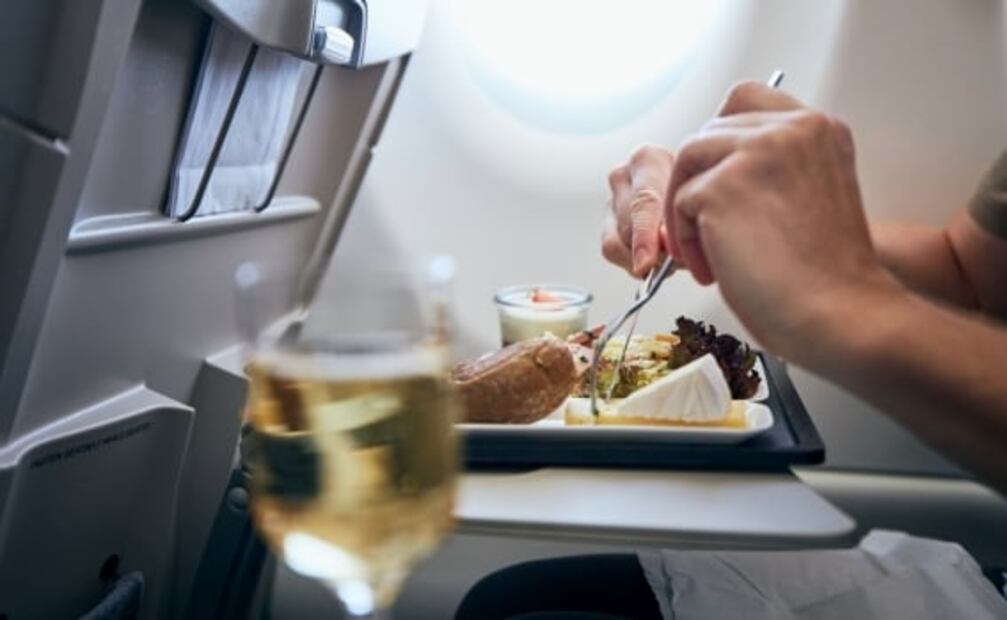 ¿Por qué se dice que la comida de los aviones es mala?