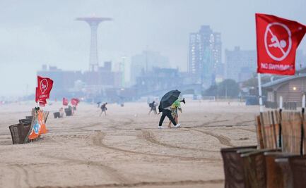 Erin gana fuerza mientras avanza por la costa este de EU