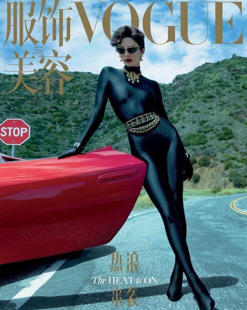 Kendall Jenner luce como Gatúbela en portada de Vogue