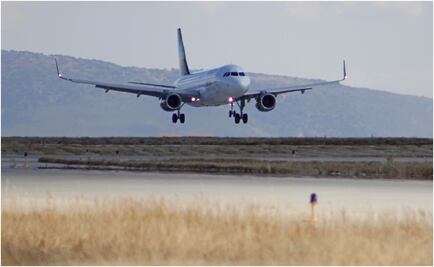 Video: Captan a avión de Delta Air Lines con llamas saliendo del motor izquierdo; aterriza de emergencia en Los Ángeles