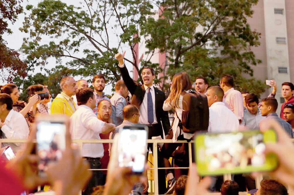 Opositor. El proclamado presidente interino, Juan Guaidó, ayer durante un mitin en Caracas. Foto: MANAURE QUINTERO. REUTERS