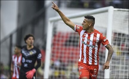 Necaxa aplasta al América en el Azteca