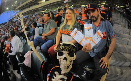 Rufino, la "Calaca Beisbolera" aficionada de Los Naranjeros