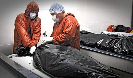 “México vive una crisis forense”: Encinas; hay 52 mil cuerpos sin identificar