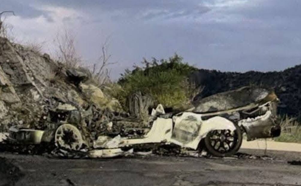Así quedó la camioneta de Natanael Cano tras incendiarse. Foto: Especial.
