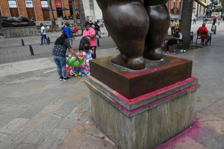 Vandalizan esculturas de Botero en Medellín; autoridades ofrecen recompensa por los responsables