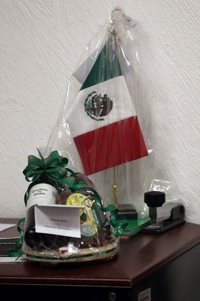 Reciben diputados regalos por fiestas decembrinas