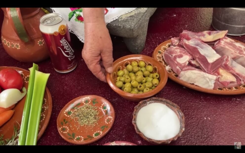 El guisado que Doña Ángela prepara en Navidad en su rancho