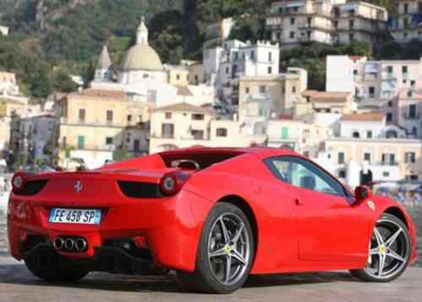 Detienen a comisionado de Florida por exceso de velocidad en su Ferrari 458 Spyder