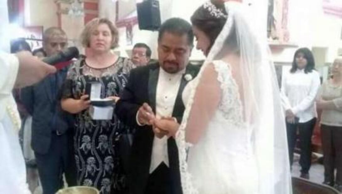 Senador electo alquila estadio para casarse en SLP