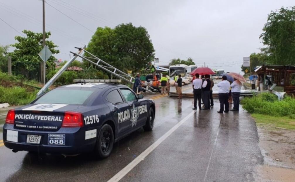 Tormenta “Narda” deja derrumbes y caída de árboles en Guerrero