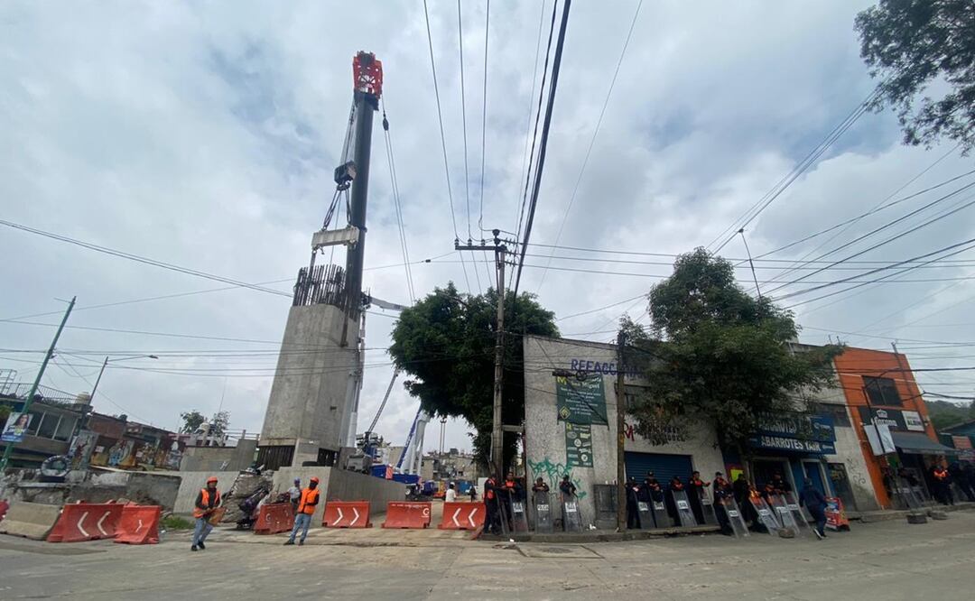 Continúan obras del Tren México-Toluca en Álvaro Obregón bajo resguardo de la SSC. Foto: Juan Carlos Williams
