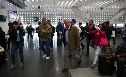 A revisión, personal de migración en aeropuertos por malos tratos: AMLO