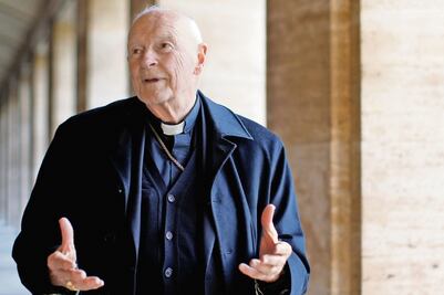 Cardenal implicado en escándalo de abuso dimite 