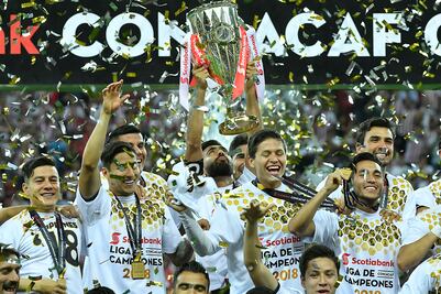 Le huyen a Higuera en el festejo