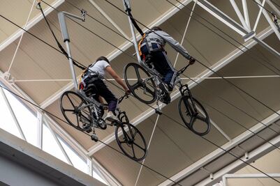 Kinezis: súbete a sus bicicletas a más de 10 metros de altura