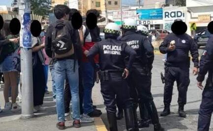 Detienen a jóvenes tras protagonizar riña afuera de Universidad Autónoma de Hidalgo; institución dice que no son estudiantes