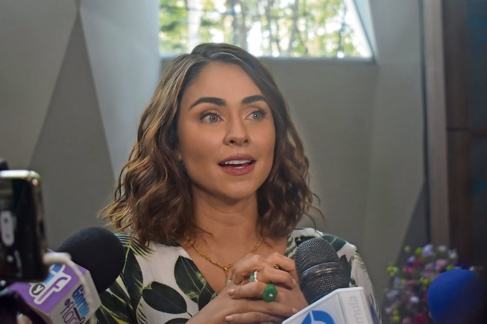 La actriz se dice enamorada de su novio Hugo Catalán; sin boda en puerta asegura que, de casarse, sería con un festejo íntimo. Foto: Armando Pereda / EL UNIVERSAL