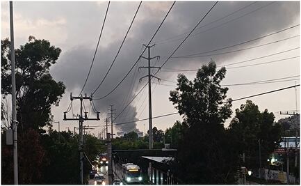 Incendio en fábrica consume bodega de frituras en zona industrial de Tultitlán