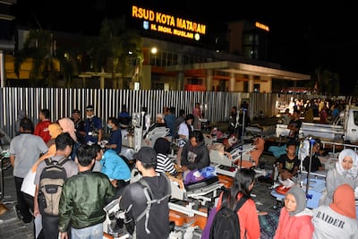 Aumenta a 82 los muertos por sismo de 7 grados en Indonesia