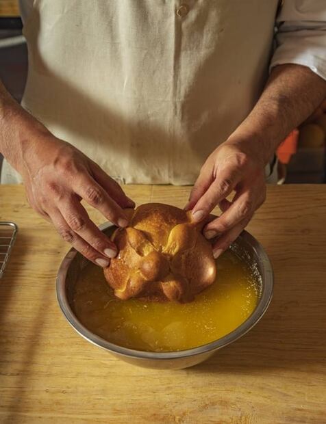 Xano Saguer nos comparte su mejor paso a paso para hacer pan de muerto