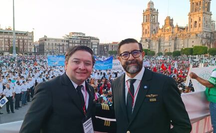 Pilotos aviadores marchan al Zócalo para oponerse al cabotaje