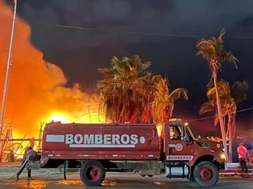 Se incendian tres restaurantes en la playa Papagayo en Acapulco