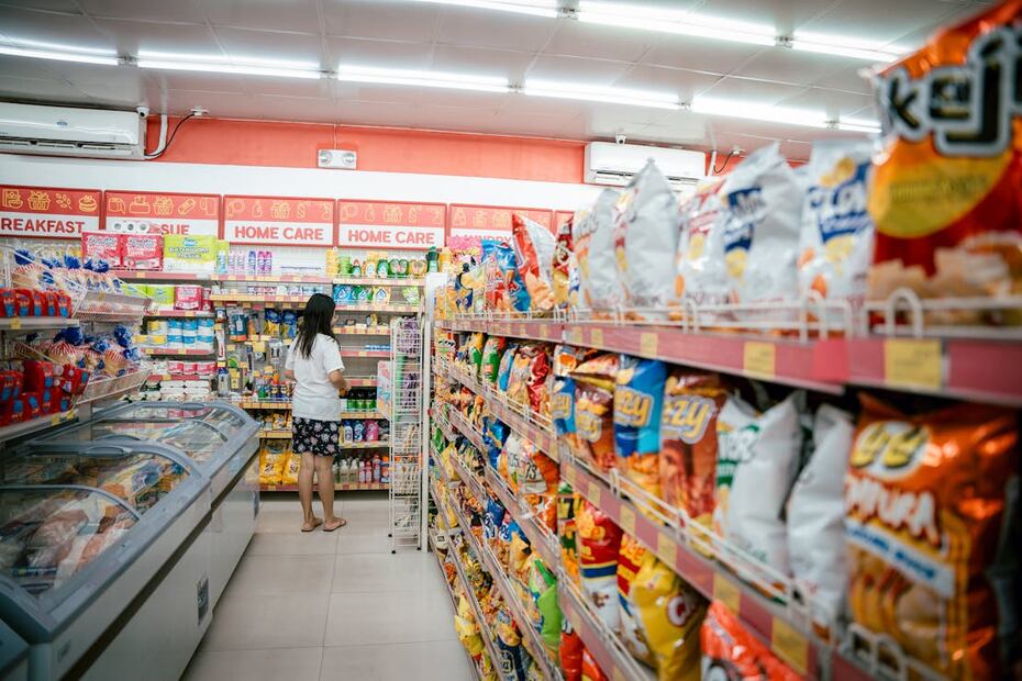 Los alimentos procesados suelen contener niveles elevados de sodio. Foto: Pexels