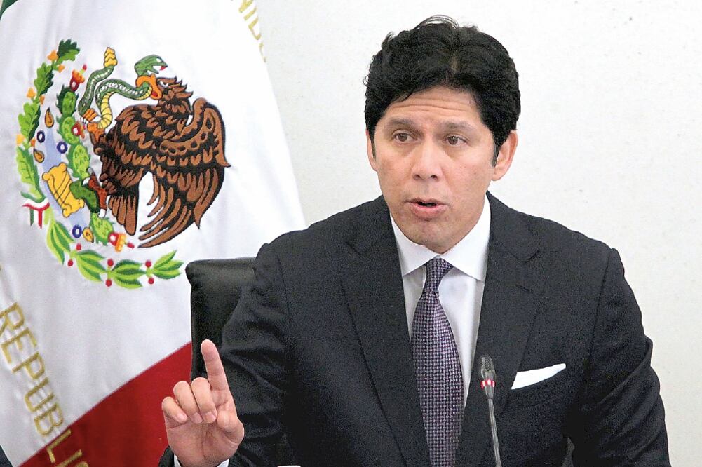 El presidente del Senado del estado de California, Kevin de León, durante su visita a México en la Comisión de Relaciones Exteriores de América del Norte, en la Cámara Alta (LUCÍA GODÍNEZ. EL UNIVERSAL)