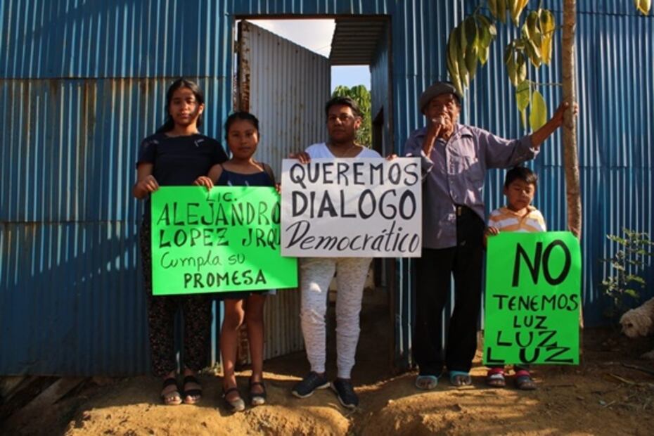 Falta de luz deja sin estudios a distancia a creadora de bibliotecas comunitarias en Oaxaca