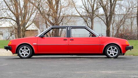 El auto de dos frentes que saldrá a subasta