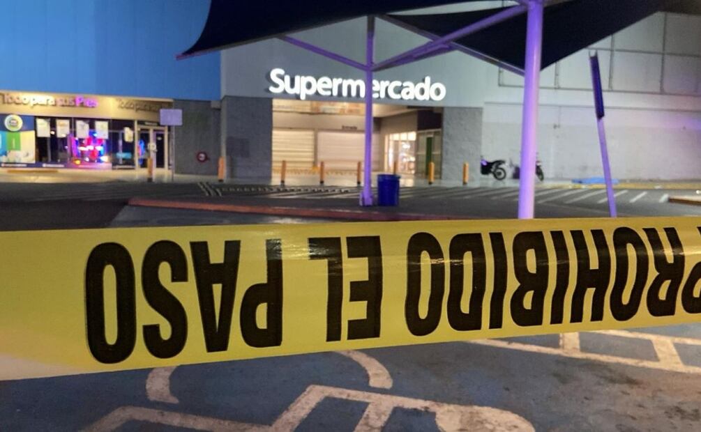 En Culiacán, en el estacionamiento de un supermercado, un hombre fue asesinado a balazos cuando se enfilaba a subirse a su vehículo. Foto: Especial